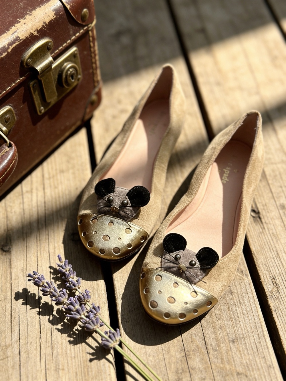 Kate Spade Walt The Mouse Tan Suede Ballet Flats, Size 7M, Fun Eclectic, Preppy